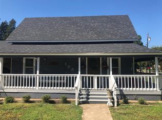 300 5th St, Forreston, TX 76041