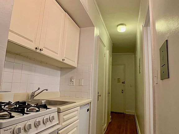 5th image of 17 W 76th St APT 2D