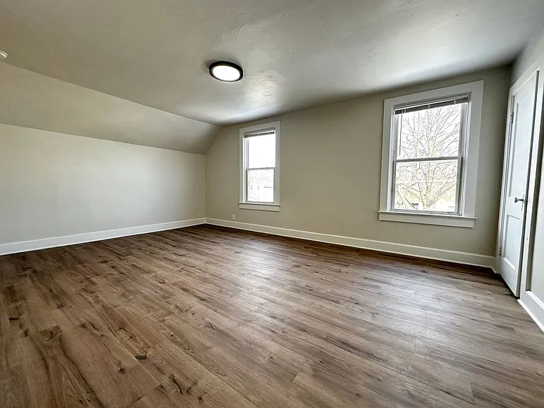1152 Stuart St — Photo 5