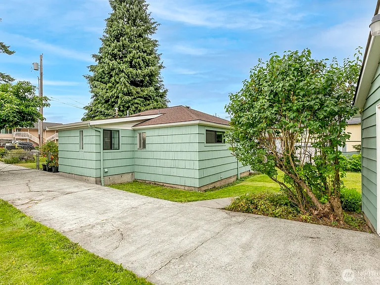 7009 Rainier Dr — Photo 25