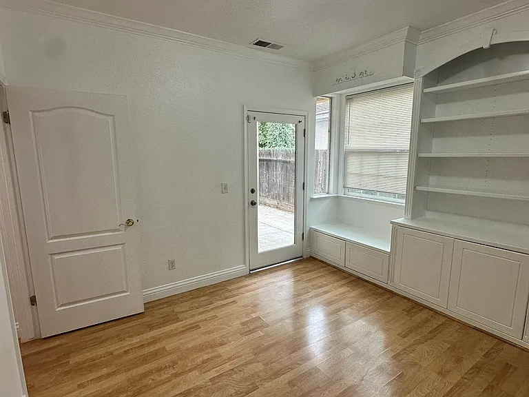 5753 W Bedford Ave — Photo 10