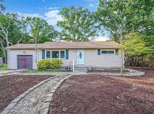 9 Greencrest St, Lake Grove, NY 11755