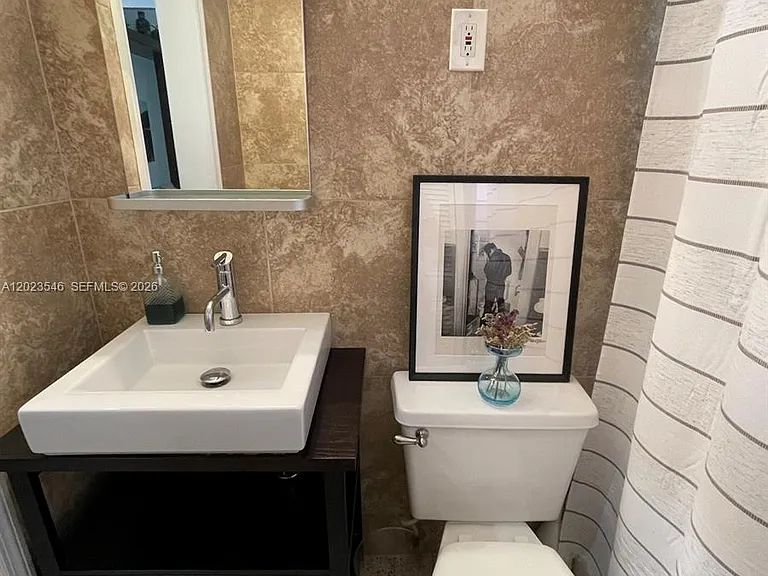 2417 NE 15th Ave — Photo 10