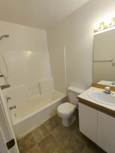 Desert Manor Apartments — Photo 3