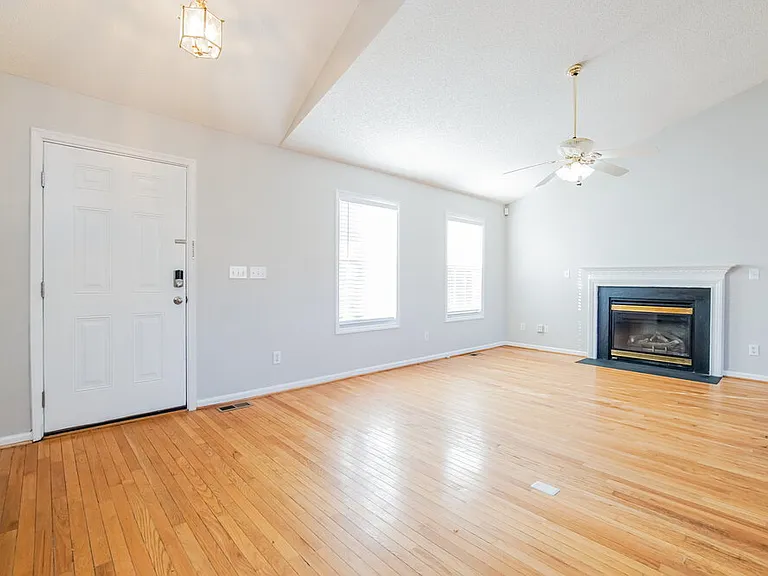 4301 Mantua Way — Photo 6