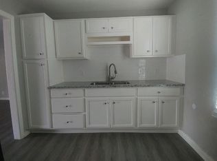 218 Farrer St, Angleton, TX 77515