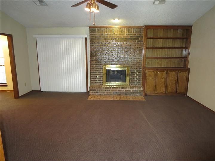 2nd image of 913 Leafhurst Rd