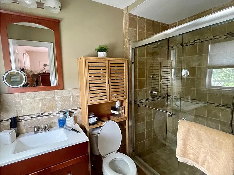 11 Charlotte Pl — Photo 22