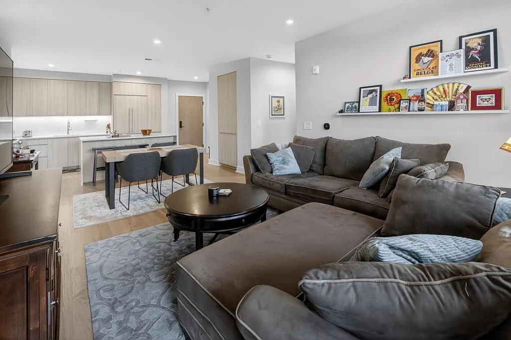737 Swann Ave, unit 310 — Photo 3