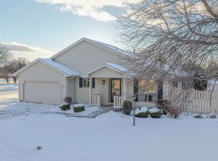 350 Applewood Ln, Mount Pleasant, MI 48858
