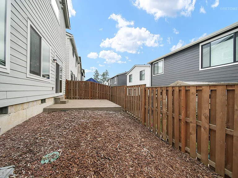11678 NW Kearney St — Photo 30
