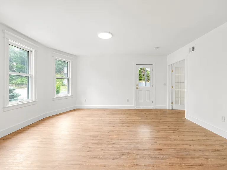 16 Clarke St — Photo 11