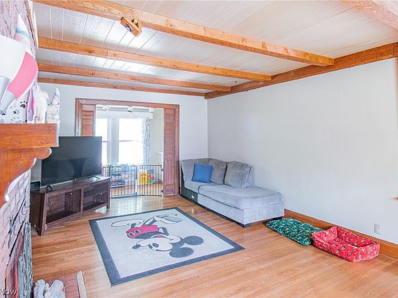 5th image of 706 Crestview Ave