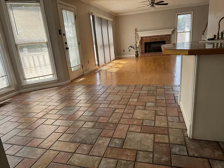 1006 Royal Mew Ct — Photo 5