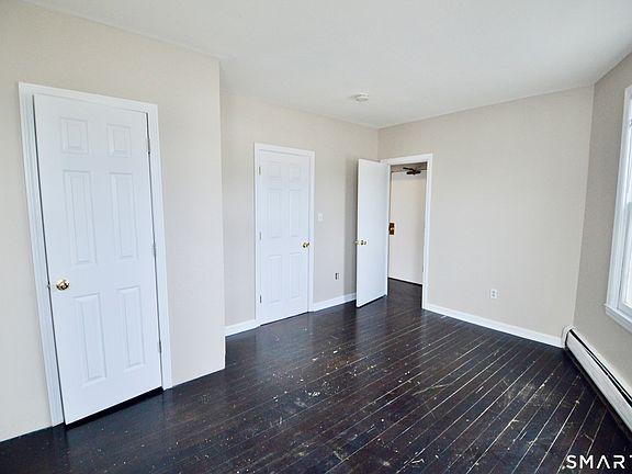 4th image of 2343 Barnum Ave #B