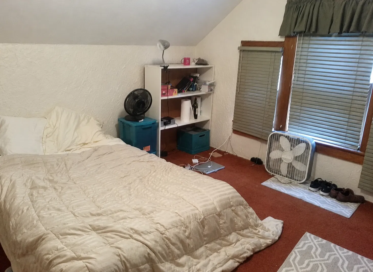 5 bed, 9999 sqft, $6,500 — Photo 1