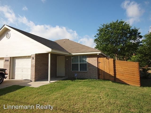 1st image of 208 Elbert Ln #B