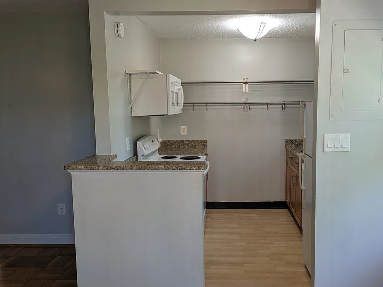 1716 W Abingdon Dr — Photo 14