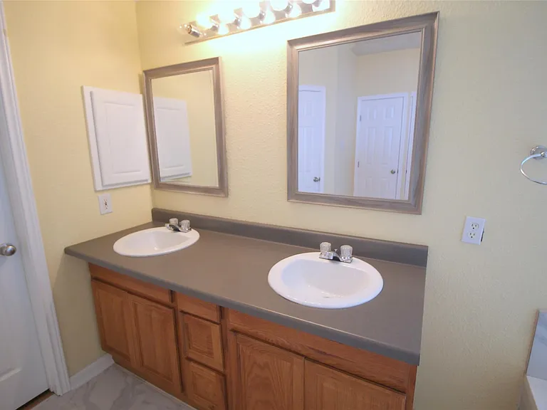 19927 Black Canyon Dr — Photo 16