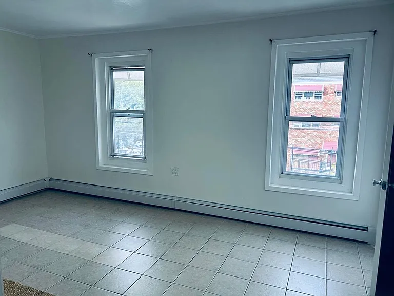 622 Saint Lawrence Ave — Photo 4