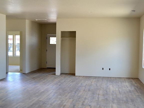 2nd image of 1540 W Harbeck Rd