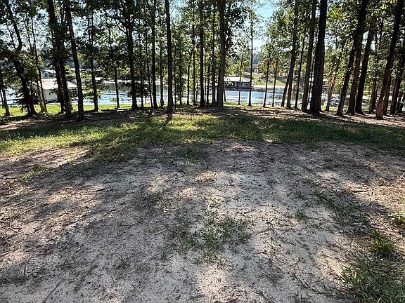3rd image of 180 Goss Rd