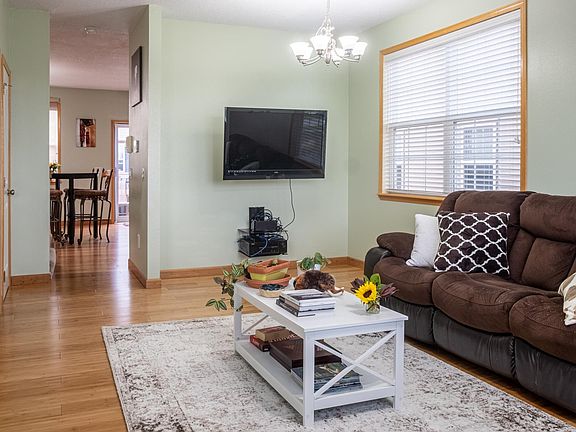 2nd image of 920 NE Kamies Ln