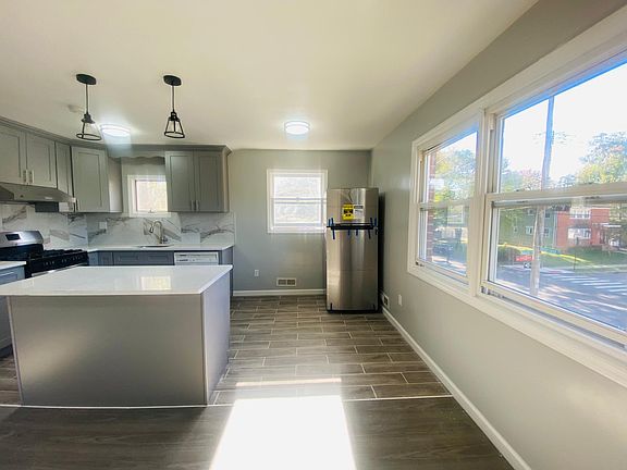 3rd image of 256 Hillcrest St #2F