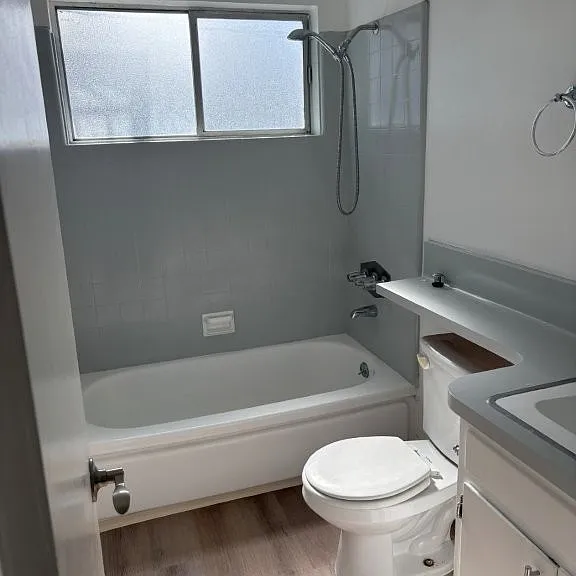 Bayview Apartments — Photo 8