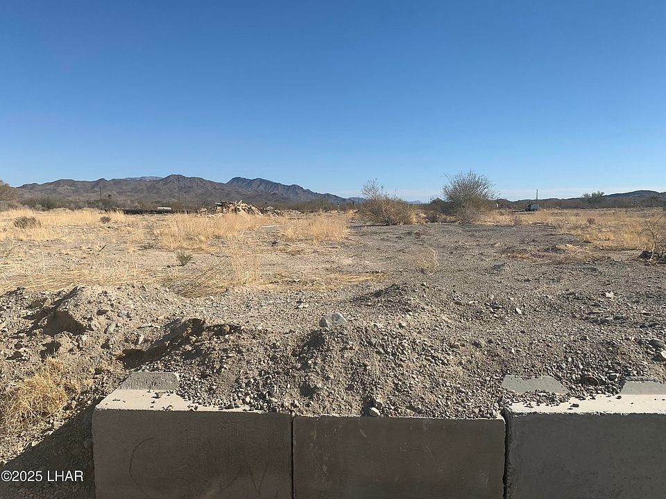 2nd image of 41125 Hess Ln