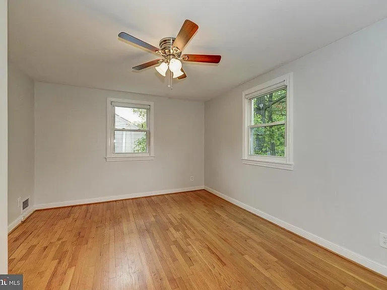 937 Patrick Henry Dr — Photo 18