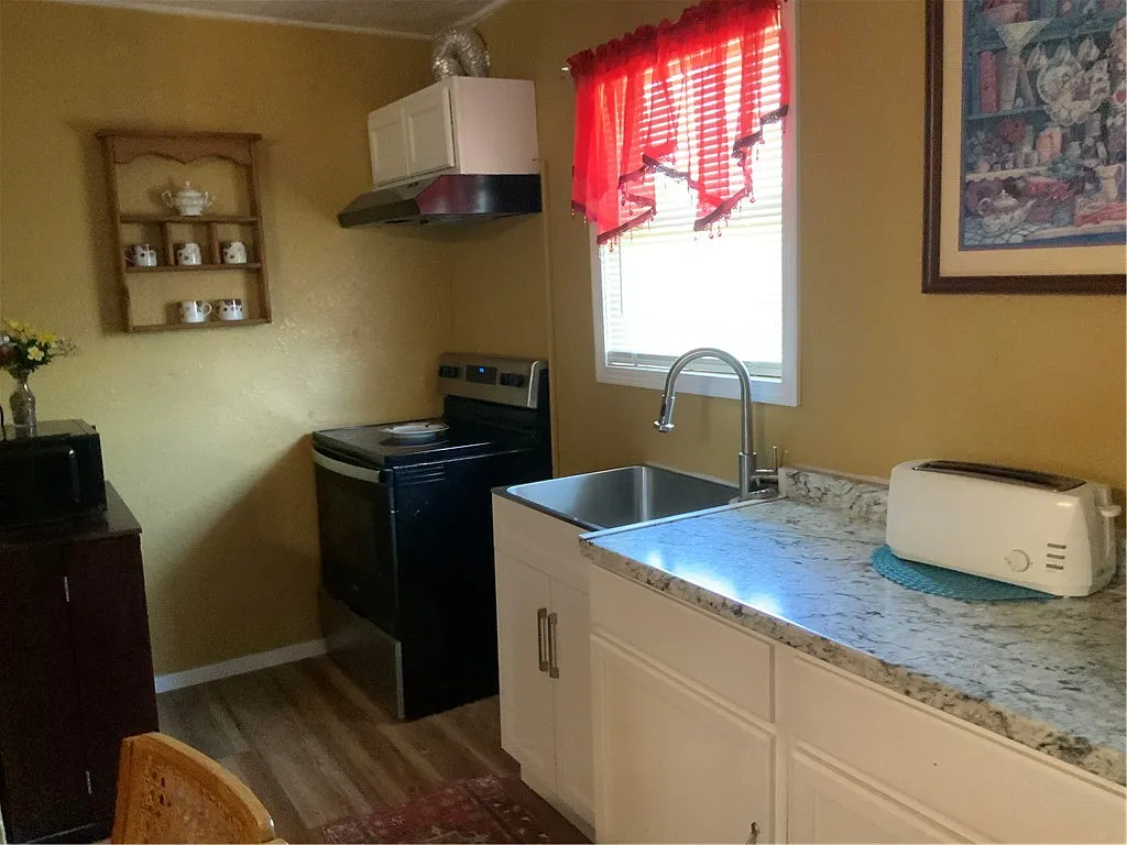 1 bed, 405 sqft, $900 — Photo 4