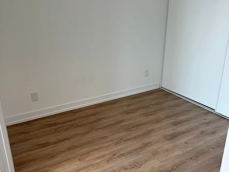 500 Dupont St #315 — Photo 9