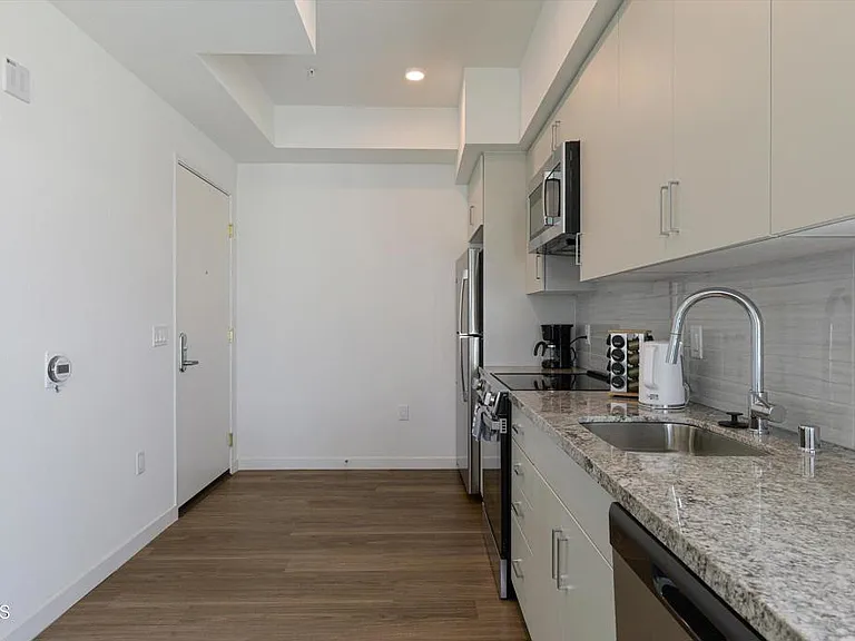 18900 Parthenia St #319 — Photo 7