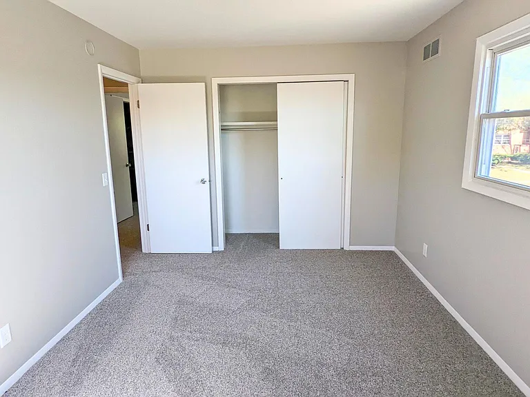 307 Robinhood Ln #EAST — Photo 7