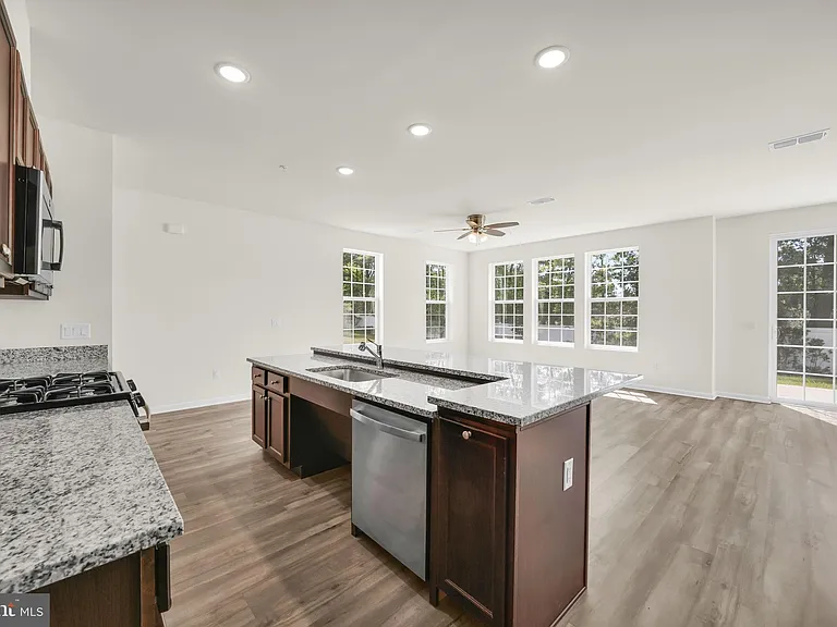 228 Park Ln — Photo 11