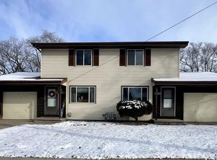 1205 De Pere St, Menasha, WI 54952