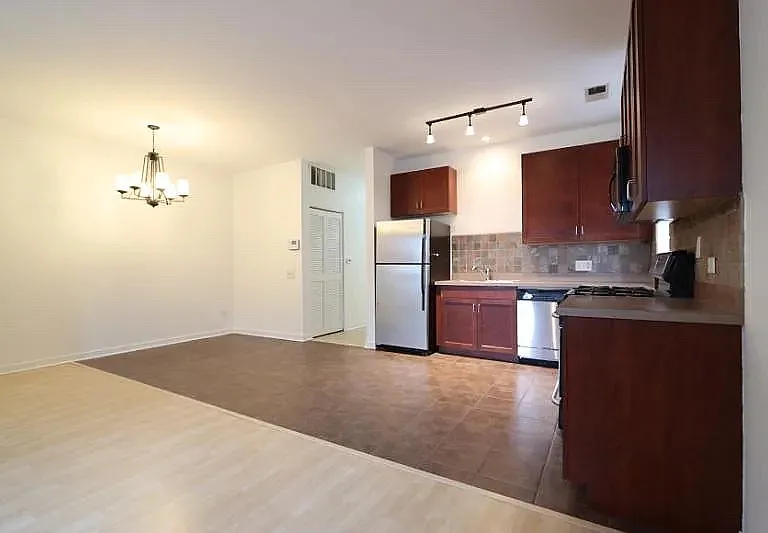 914 S Racine Ave #102 — Photo 5