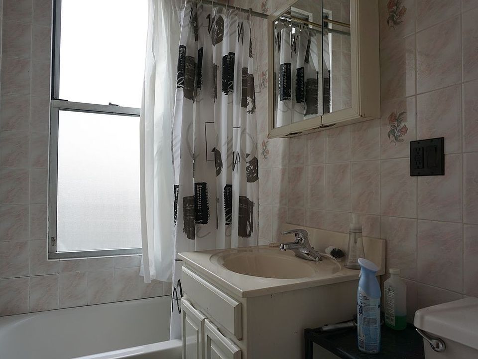 2nd image of 208 Eckford St APT 1L