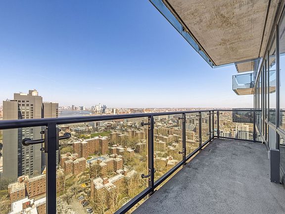 3rd image of 86 Fleet Pl APT 29S