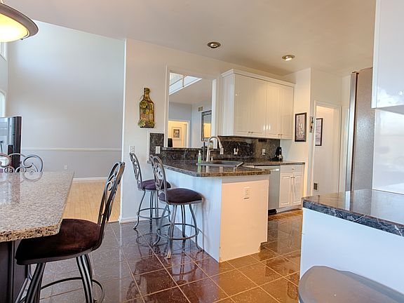 3rd image of 457 Saint James Ct