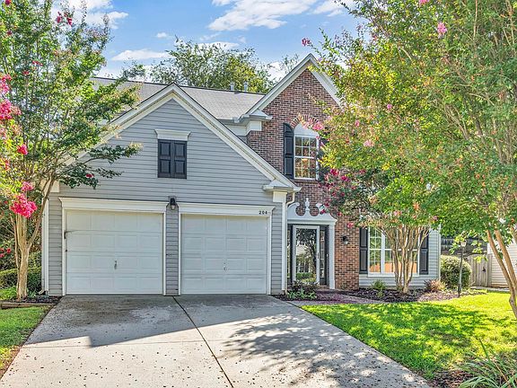 3rd image of 204 Collingsworth Ln