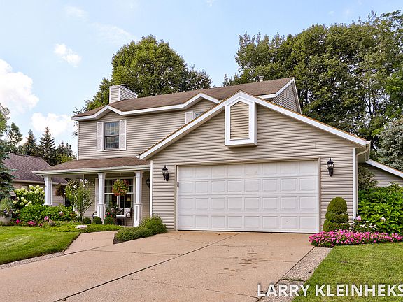 3rd image of 736 Beech Creek Dr