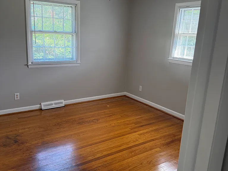 1923 Belcrest Dr — Photo 32