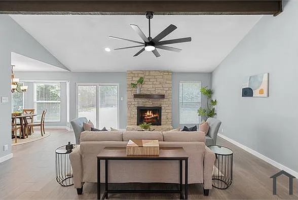 3915 Hillside Dr — Photo 2