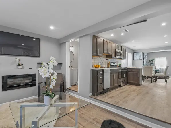 33110 Store STREET, Burlington, WI 53105