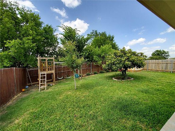 3rd image of 8012 Autumn Creek Trl