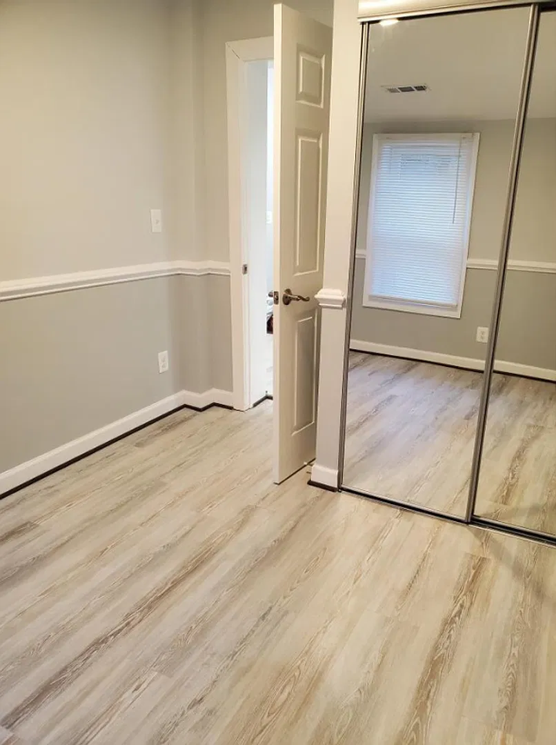 3247 Magnolia Ave $950 Available (Private Bath) — Photo 4