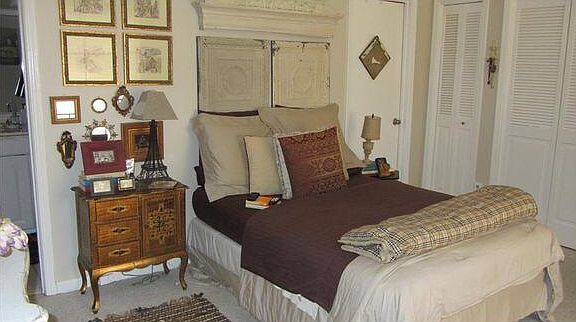 Accommodates King Size Bed 