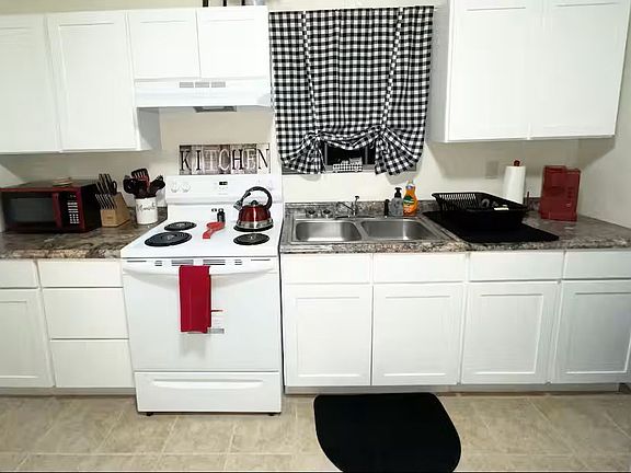 3rd image of 391 Riverside Dr Unit 9